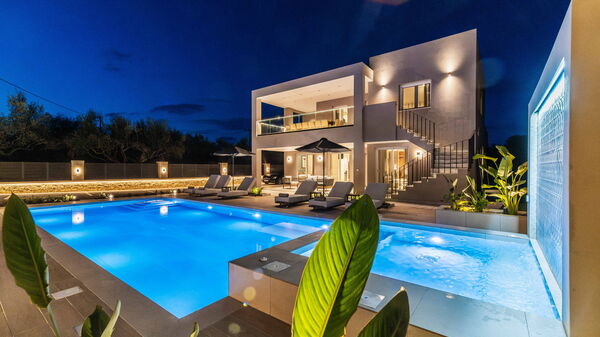 Villa Serenity: Außen, Draussen, Schwimmbad