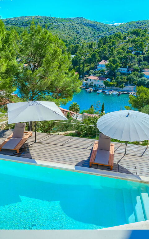 Villa Pine Haven: Außen, Draussen, Schwimmbad