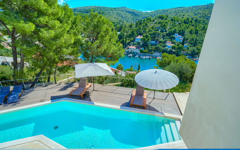 Villa Pine Haven: Außen, Draussen, Schwimmbad