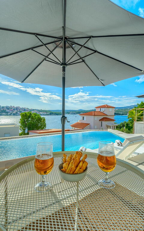 Villa Allina: Ansichten, Außen, Draussen, Schwimmbad