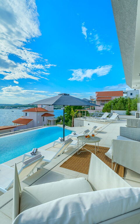 Villa Allina: Ansichten, Außen, Draussen, Schwimmbad