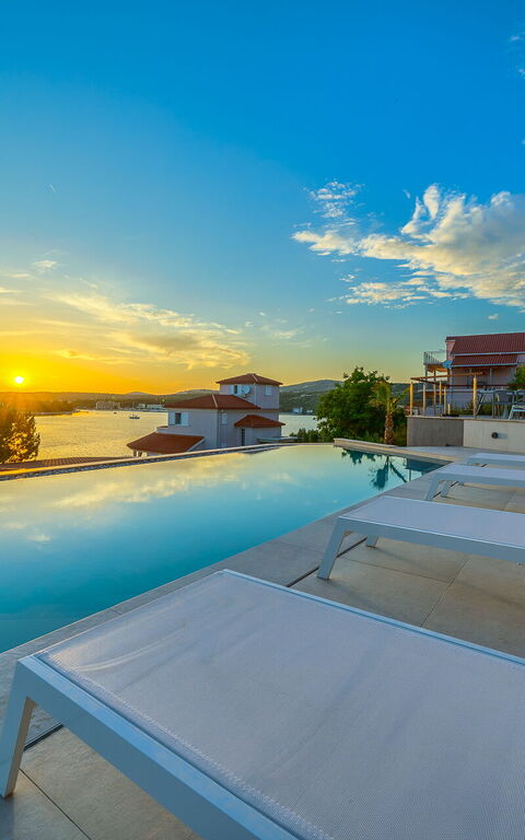 Villa Allina: Ansichten, Außen, Draussen, Schwimmbad