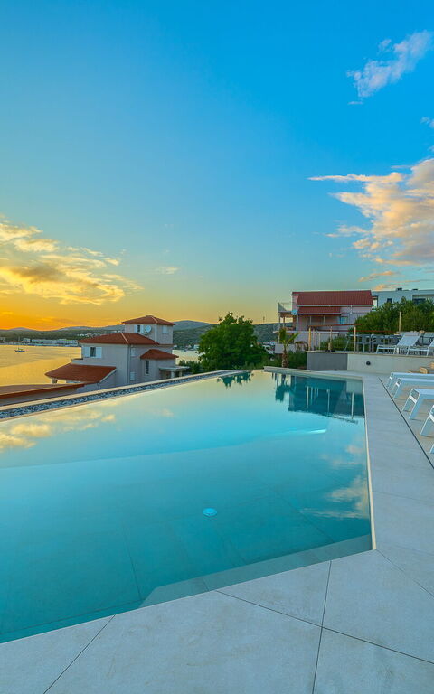 Villa Allina: Ansichten, Außen, Draussen, Schwimmbad