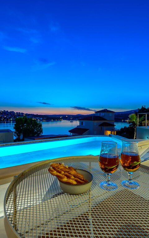 Villa Allina: Ansichten, Außen, Draussen, Schwimmbad