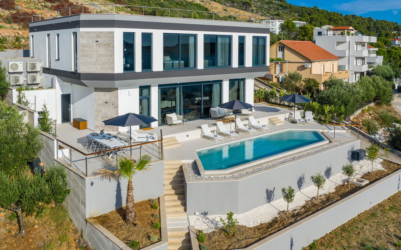 Villa Allina: Ansichten, Schwimmbad