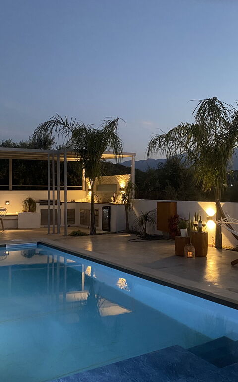 Christianna Apartments: Draussen, Schwimmbad