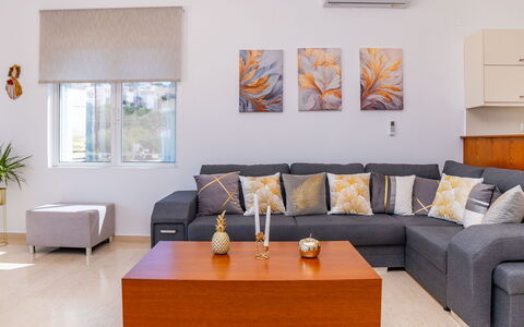 Unterkunft Christianna Apartments 1: Esszimmer, Küche, Wohnzimmer
