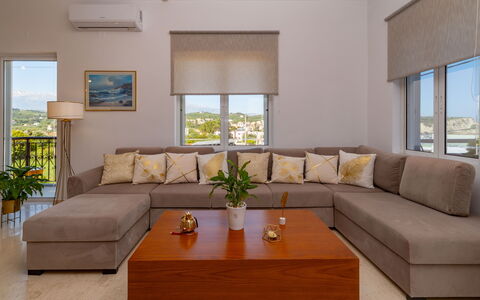 Unterkunft Christianna Apartments 2: Esszimmer, Küche, Wohnzimmer