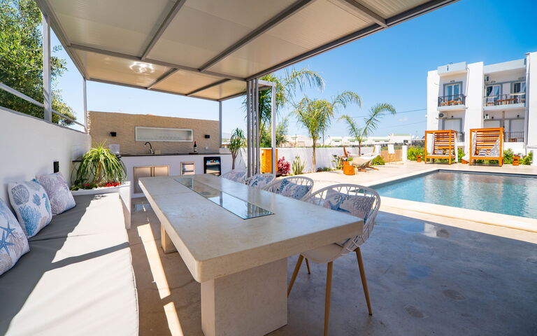 Christianna Apartments: Balkon / Terrasse / Patio, Draussen, Schwimmbad