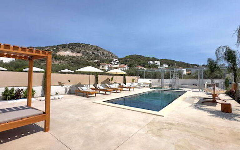 Christianna Apartments