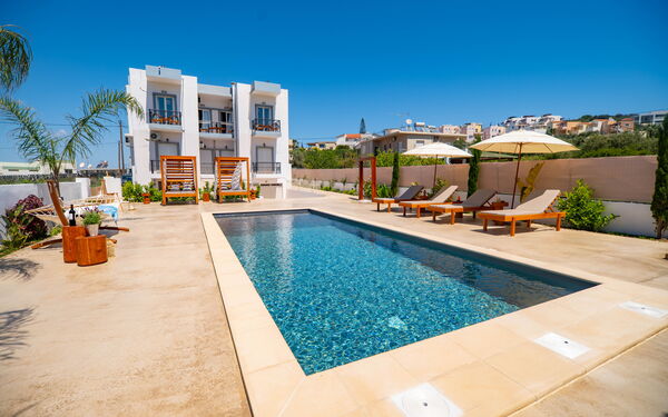 Christianna Apartments: Draussen, Schwimmbad