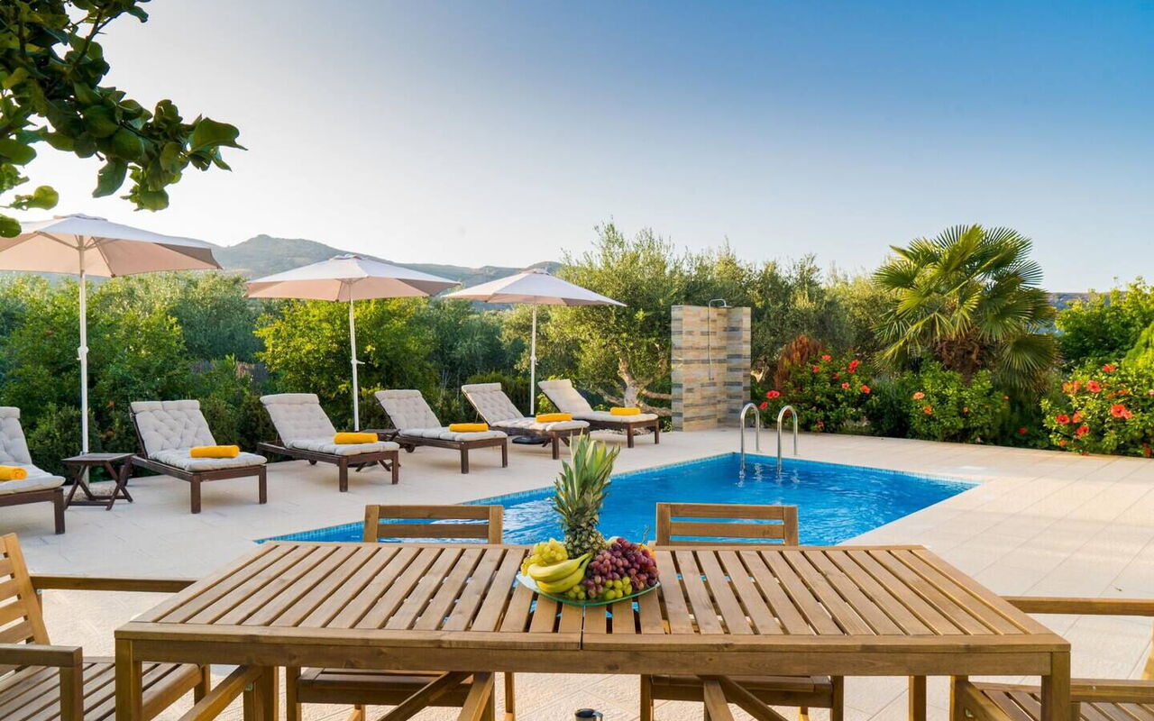 Villa Aetheria: Außen, Balkon / Terrasse / Patio, Draussen, Schwimmbad