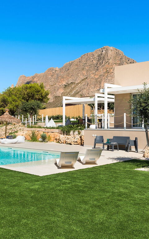 Villa Castalia: Ansichten, Außen, Draussen, Garten, Schwimmbad