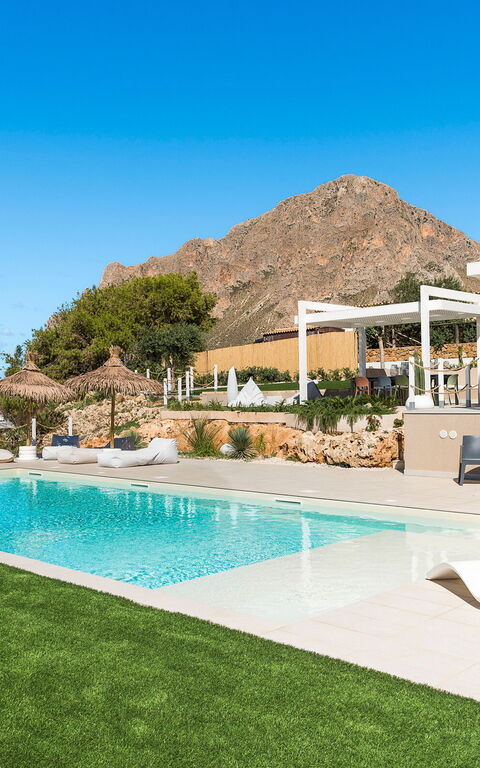 Villa Castalia: Ansichten, Außen, Draussen, Garten, Schwimmbad