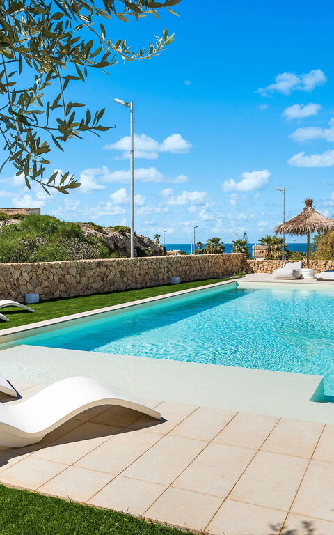 Villa Castalia: Ansichten, Außen, Draussen, Garten, Schwimmbad