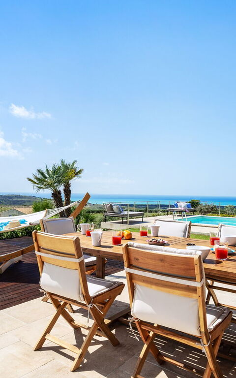 Villa Erakle: Ansichten, Außen, Draussen, Garten