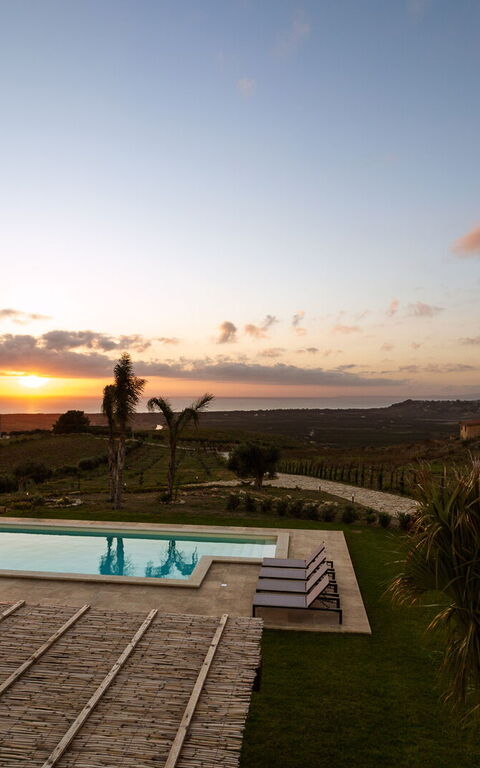 Villa Erakle: Ansichten, Außen, Draussen