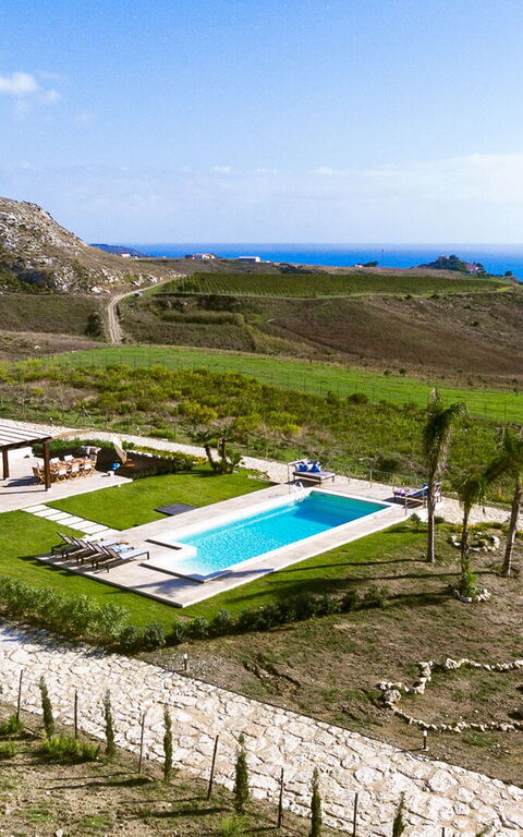 Villa Erakle: Ansichten, Garten, Schwimmbad