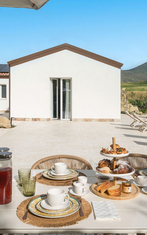 Villa Sike: Ansichten, Außen, Balkon / Terrasse / Patio, Draussen, Schwimmbad