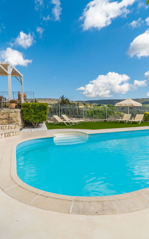 Villa Faye: Draussen, Frühling, Schwimmbad, Sommer