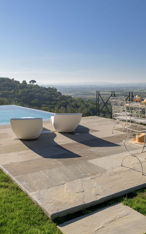 Villa Belvedere: Ansichten, Außen, Balkon / Terrasse / Patio, Draussen, Garten, Schwimmbad