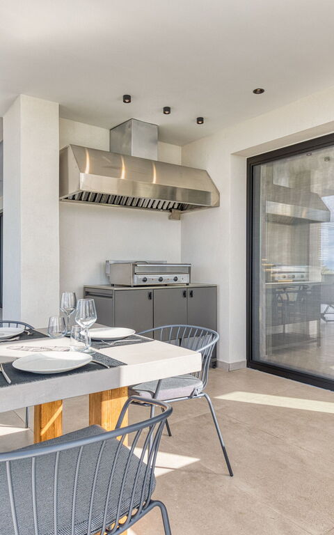 Villa Dominante: Außen, Draussen