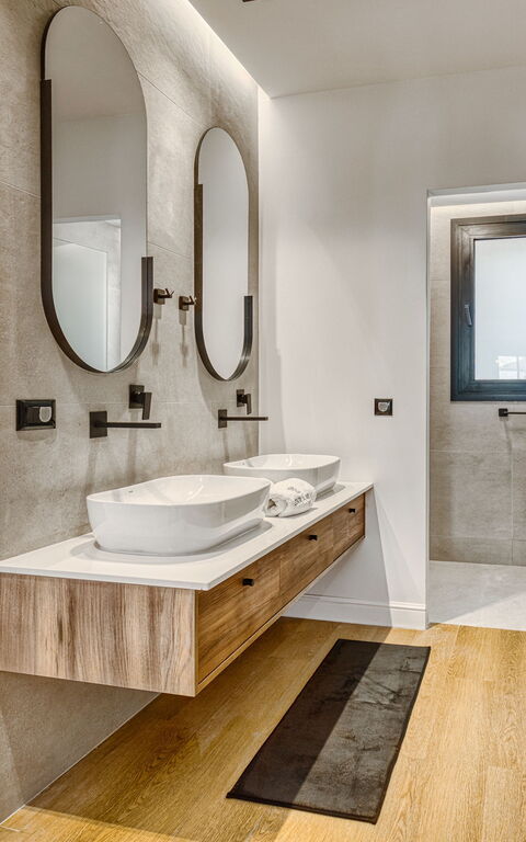 Villa Dominante: Bad