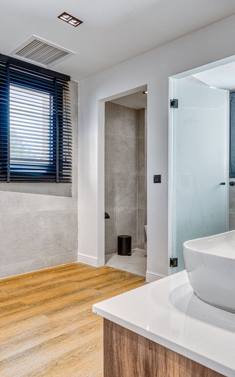 Villa Dominante: Bad