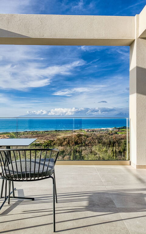 Villa Dominante: Ansichten, Außen, Balkon / Terrasse / Patio, Draussen