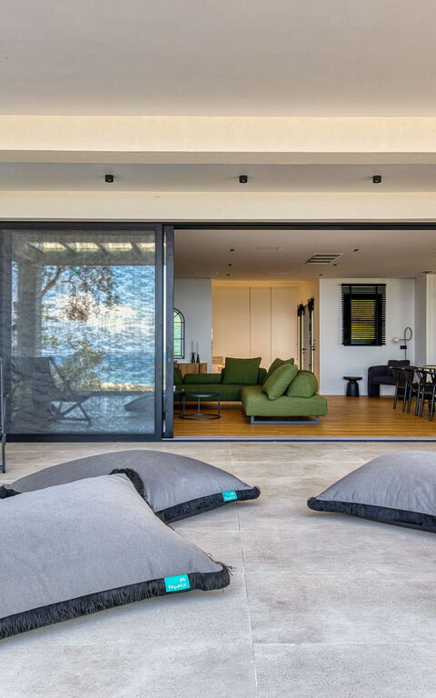 Villa Dominante: Außen, Draussen