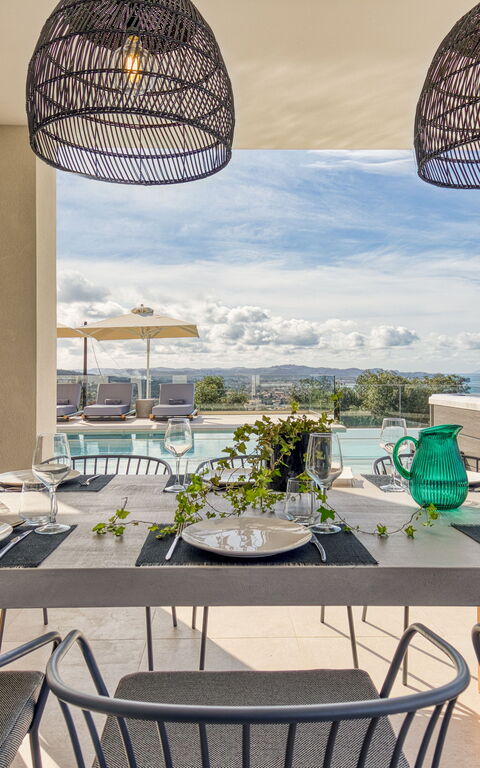 Villa Dominante: Außen, Balkon / Terrasse / Patio, Draussen