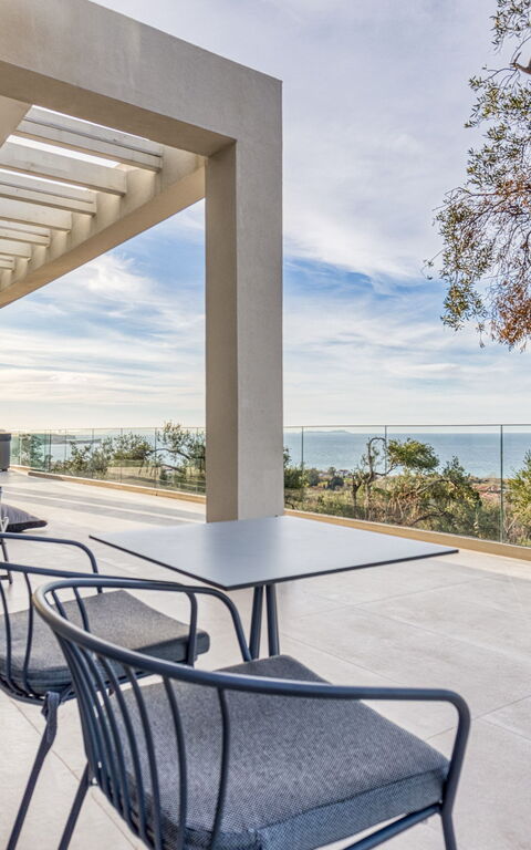 Villa Dominante: Ansichten, Außen, Balkon / Terrasse / Patio, Draussen