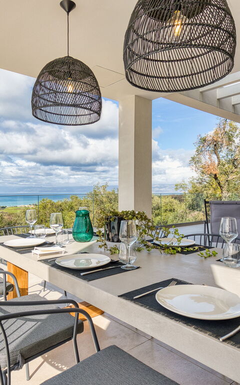 Villa Dominante: Ansichten, Außen, Draussen