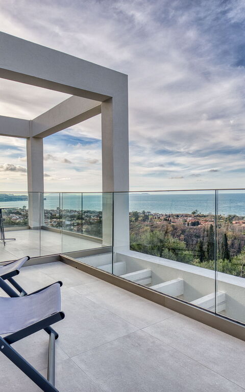 Villa Dominante: Ansichten, Außen, Balkon / Terrasse / Patio, Draussen