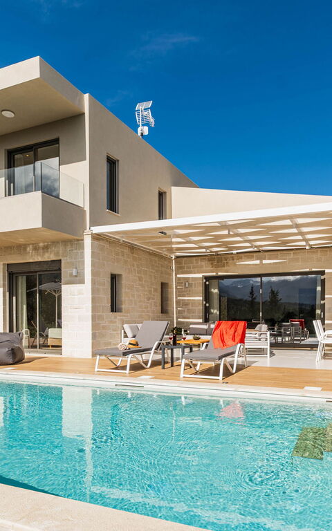 Villa Orientem Bis: Außen, Balkon / Terrasse / Patio, Draussen, Frühling, Garten, Schwimmbad, Sommer