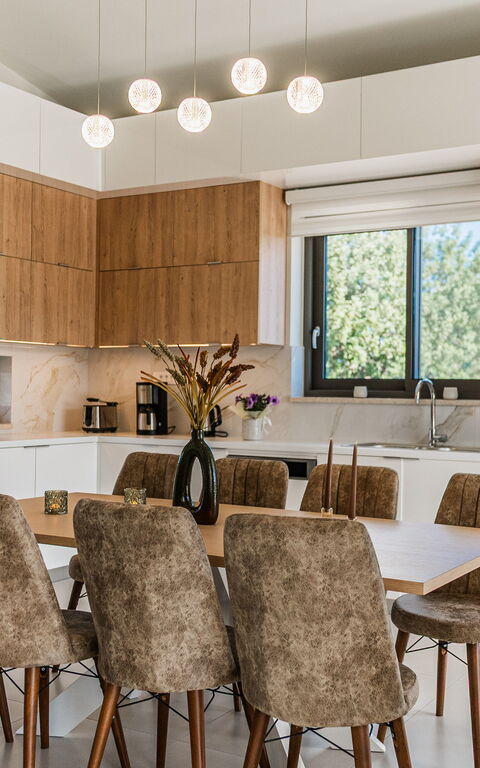 Villa Orientem Bis: Esszimmer, Küche, Wohnzimmer