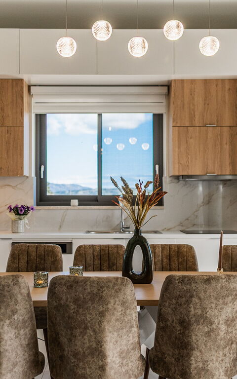 Villa Orientem Bis: Esszimmer, Küche, Wohnzimmer