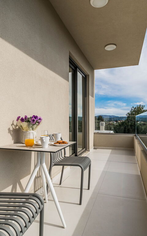 Villa Orientem Bis: Ansichten, Außen, Balkon / Terrasse / Patio, Draussen, Schwimmbad