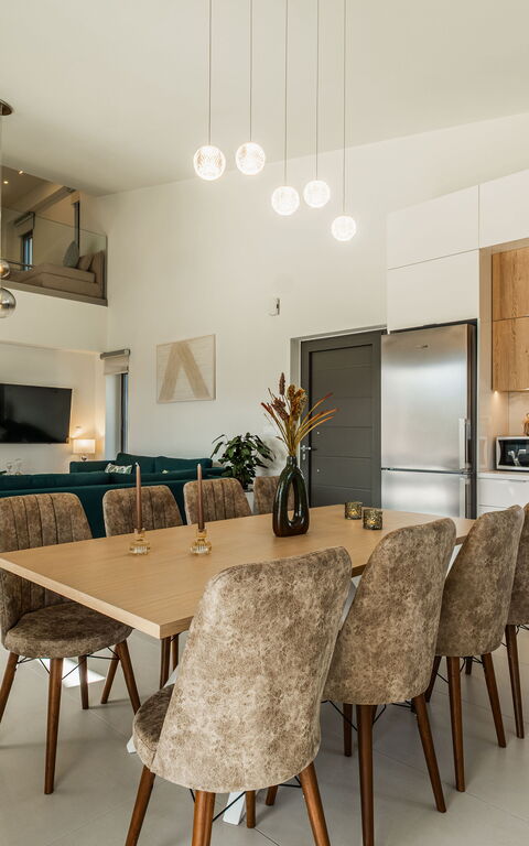 Villa Orientem Bis: Esszimmer, Küche, Wohnzimmer