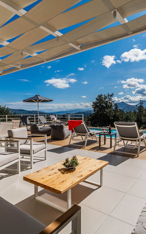 Villa Orientem Bis: Ansichten, Außen, Balkon / Terrasse / Patio, Draussen, Schwimmbad