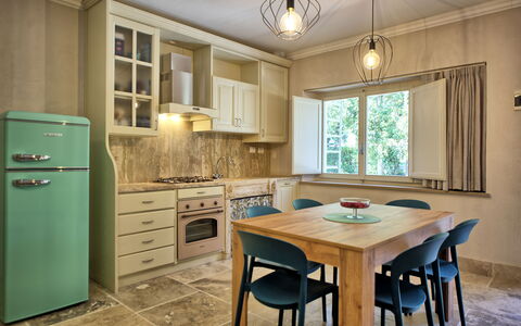 Unterkunft Borgo Ariano 5: Esszimmer, Küche, Wohnzimmer