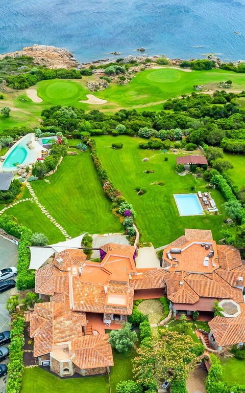 Villa Silenis: Ansichten, Außen, Draussen, Garten, Schwimmbad