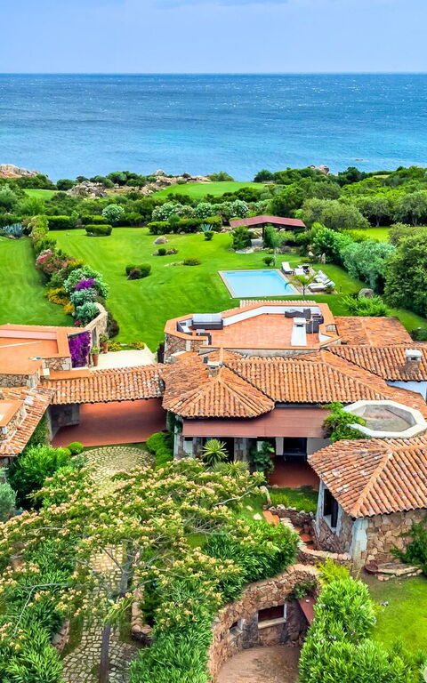 Villa Silenis: Ansichten, Außen, Draussen, Garten, Schwimmbad