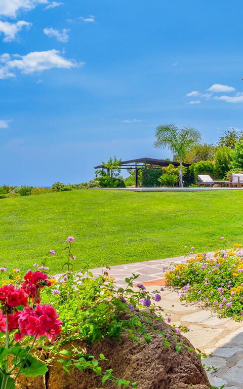 Villa Silenis: Ansichten, Außen, Draussen, Garten