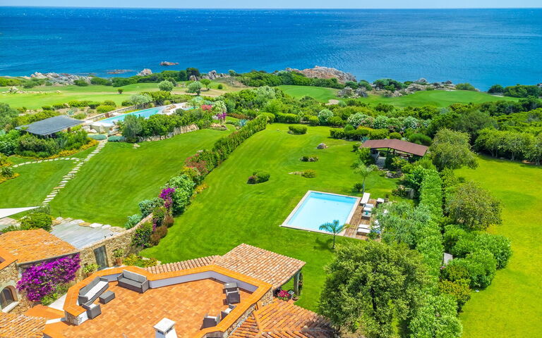 Villa Silenis: Ansichten, Außen, Draussen, Garten, Schwimmbad