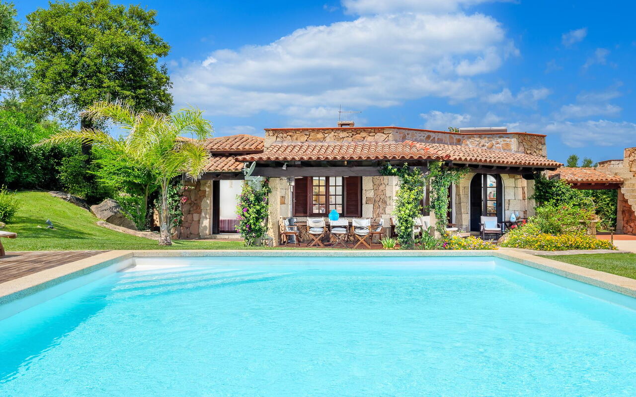 Villa Silenis: Außen, Draussen, Schwimmbad