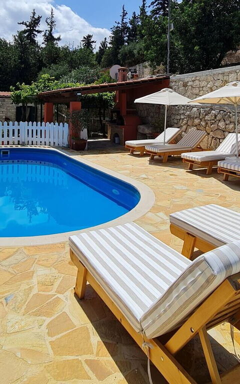 Villa Nikolas: Außen, Schwimmbad