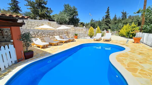 Villa Nikolas: Außen, Schwimmbad