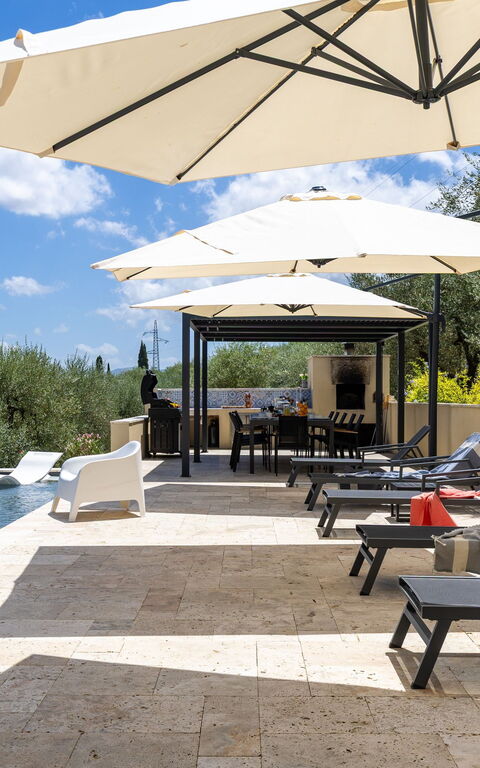 Villa Silvia: Außen, Schwimmbad