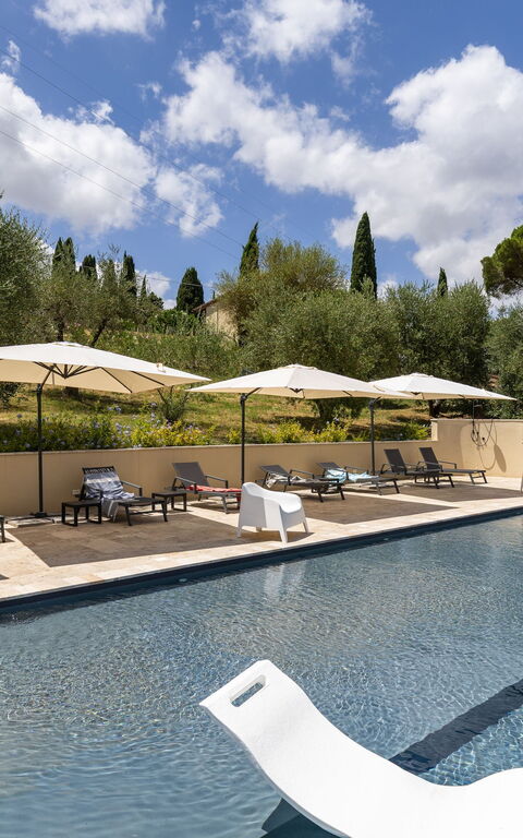 Villa Silvia: Außen, Schwimmbad